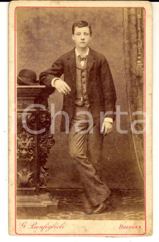 Fotografia d'epoca originale 1870 ca BOLOGNA Ritratto di giovane con la bombetta *Foto BONFIGLIOLI 1