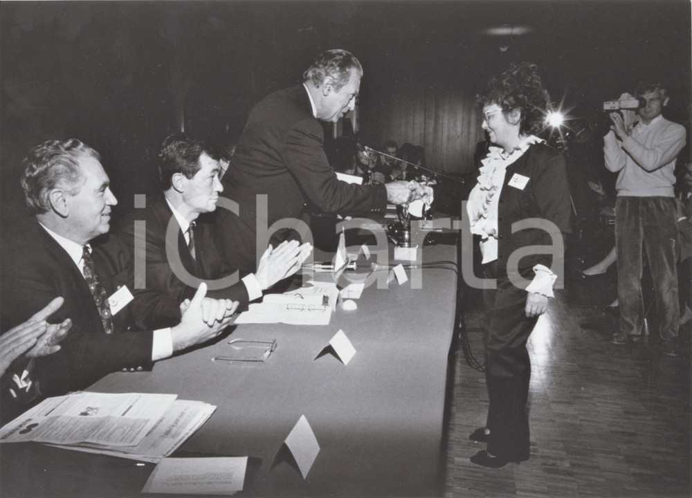 Fotografia d epoca originale 1989 GINEVRA Maria Rosa ABBATE Medaglia d oro al miglior brevetto  Foto 29x21 1