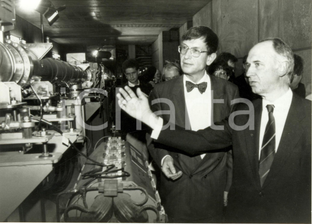 Fotografia d epoca originale 1990 AMBURGO D Centro ricerca DESY Heinz RIESENHUBER e Volker SOERGEL Foto 1