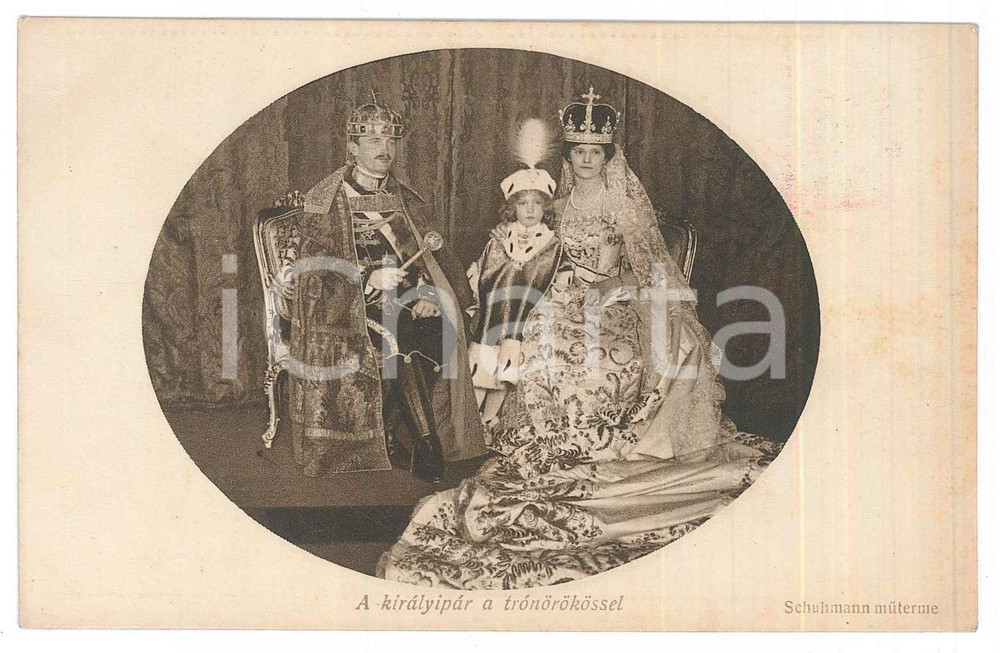 Cartolina originale da collezione 1916 HUNGARY Last king Charles IV and family wearing coronation robe Postcard 1