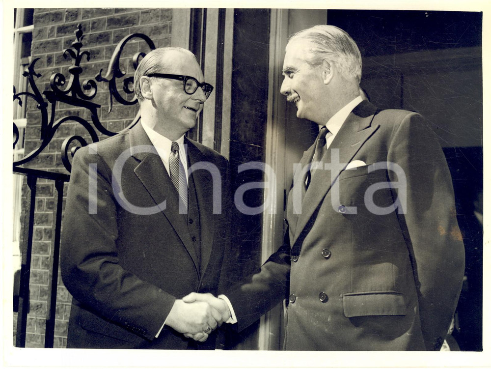 1956 LONDON Heinrich VON BRENTANO shakes hands with Sir Anthony EDEN *Photo