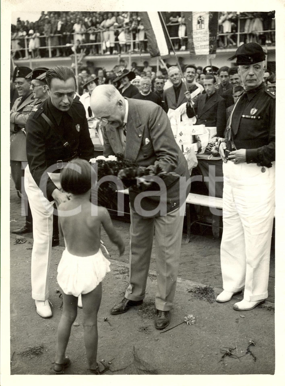 Fotografia d epoca originale 1936 PARABIAGO MI Omaggio floreale a Riccardo MOTTA 1