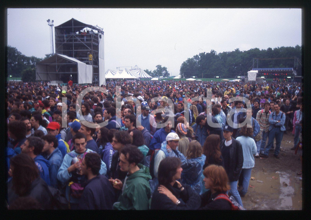 35mm vintage slide* 1994 SONORIA FESTIVAL Milano - Pubblico del concerto (24)