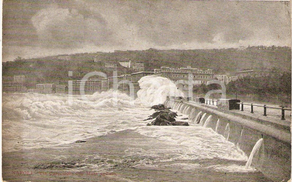 Cartolina originale da collezione 1920 ca NAPOLI Via Caracciolo con mare agitato *Cartolina FP NV 1