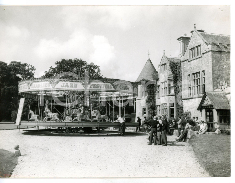 1959 BEAULIEU JAZZ FESTIVAL Belinda DOUGLAS-SCOTT-MONTAGU on the rides *Foto