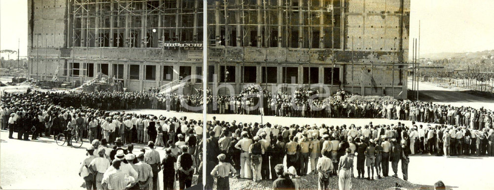 Fotografia d epoca originale 1939 NAPOLI Achille STARACE e operai costruzione Mostra d OLTREMARE FOTO DOPPIA 1
