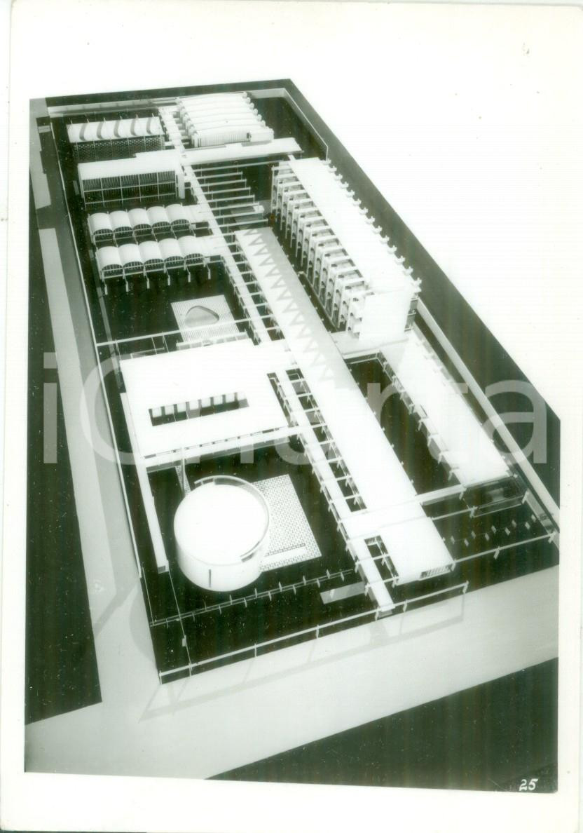 Fotografia d epoca originale 1952 MILANO BAGGIO Nuova sede Istituto MARCHIONDI Fotografia coeva del plastico 1