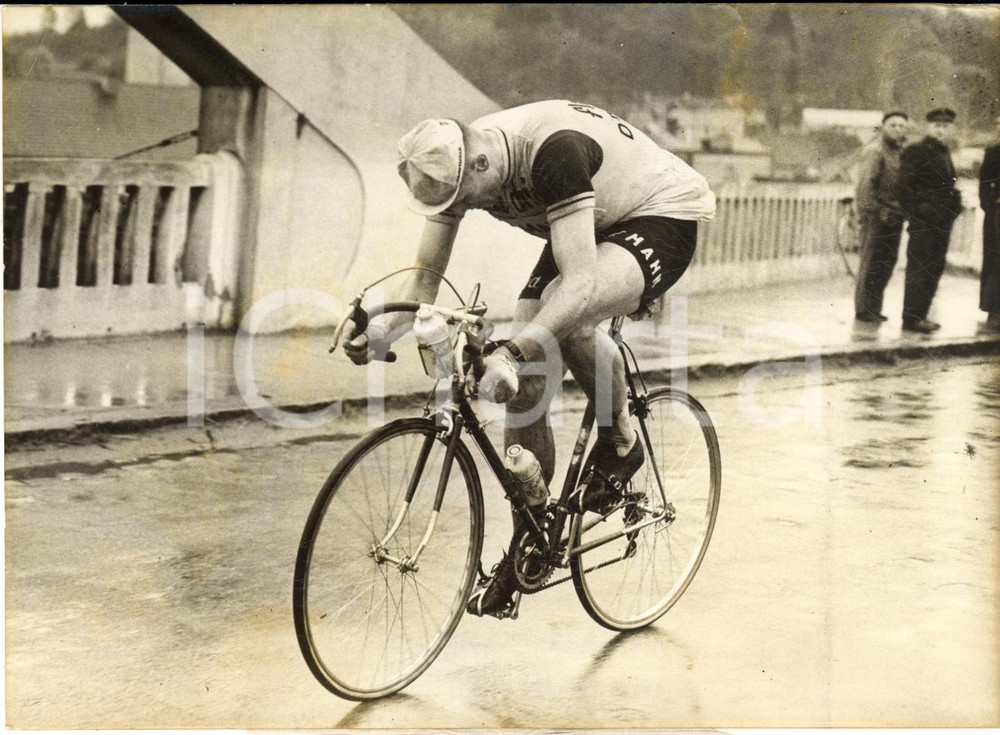 1959 CICLISMO PARIS-ROUBAIX - Léon VAN DAELE riparte dopo incidente *DANNEGGIATA