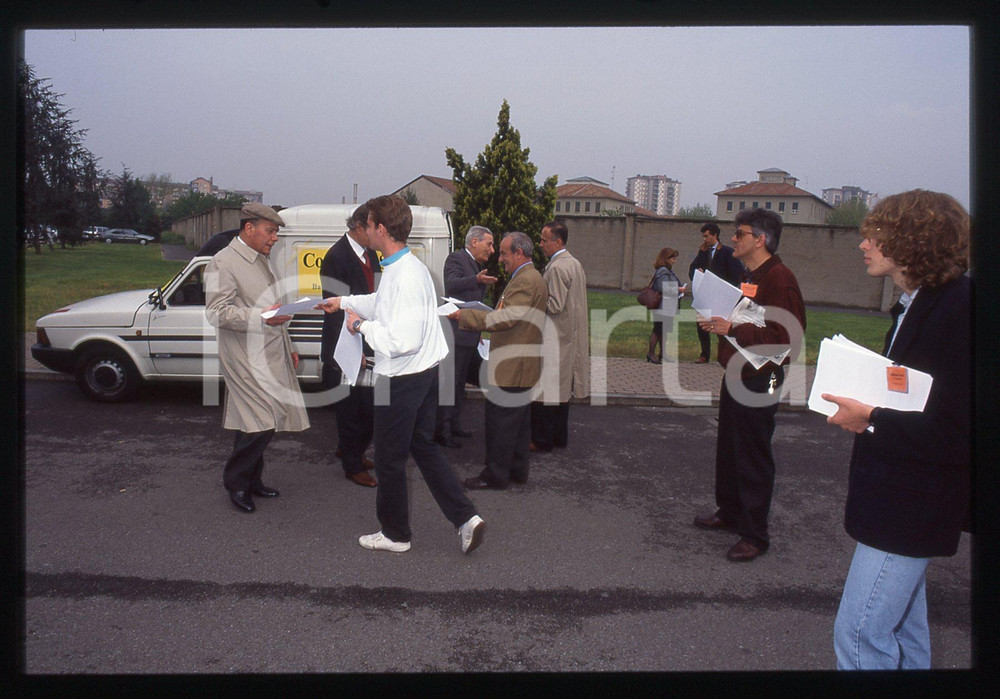 35mm vintage slide* 1995 ca MILANO Volantinaggio Soci Indipendenti BPM (2)