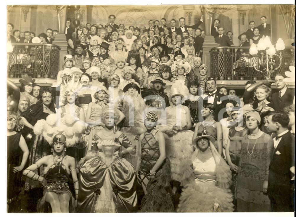 Fotografia d epoca originale 1925 ca BRUXELLES CARNEVALE Festa in maschera al cabaret  Foto VINTAGE 23x17 1