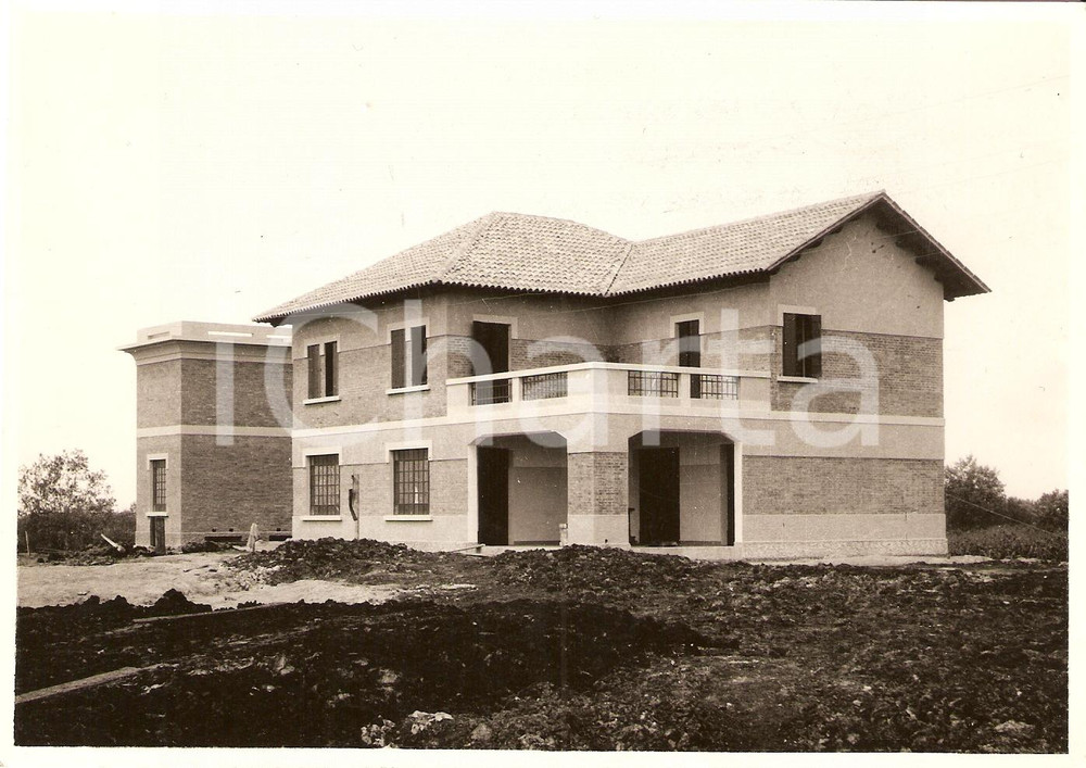 Fotografia d'epoca originale 1934 BONIFICA DELLA VAL D'ARDA ? Casa del macchinista officina garage Fotografia 1