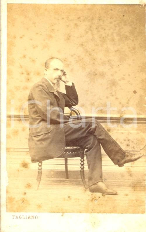 Fotografia d epoca originale 1880 ca MILANO Ritratto di uomo con baffi seduto  Fotografia LEONIDA PAGLIANO 1