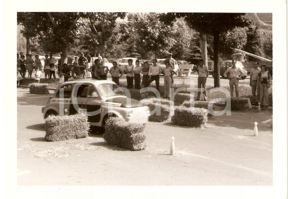 Fotografia d'epoca originale 1971 RIVANAZZANO TERME Trofeo TOTAL Rally Club OltrepÃ² FIAT 500 Gara Gimkana 1