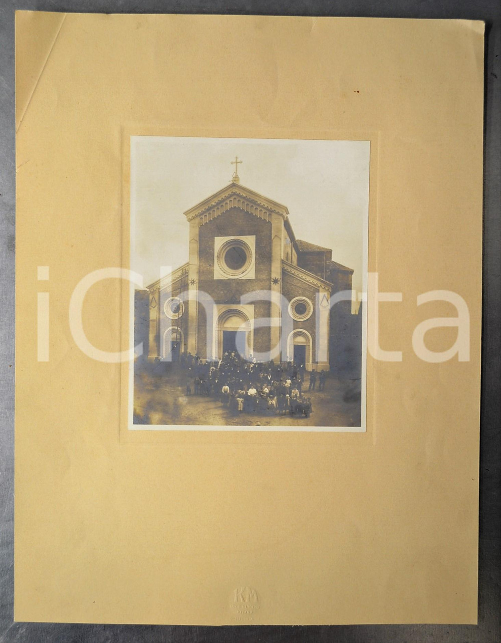 1915 ca CASOREZZO (MI) Nuova Chiesa Parrocchiale - Natale - Foto ANIMATA 32x41 Fotografia d'epoca, montata su cartoncino morbido, che ritrae la nuova chiesa parrocchiale di Casorezzo.FOTOGRAFO: Konig Maggiori - MilanoFORMATO: 32x41 cmCONDIZIONI: F (ampia piegatura angolare al cartoncino)    originale e autentica 1