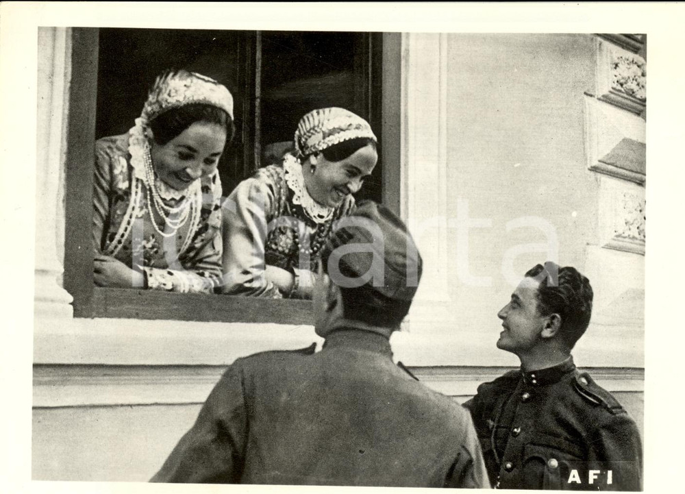 Fotografia d epoca originale 1942 BUDAPEST WW2 Fanti ungheresi con dobbe della BACSKA liberata FOTO 1