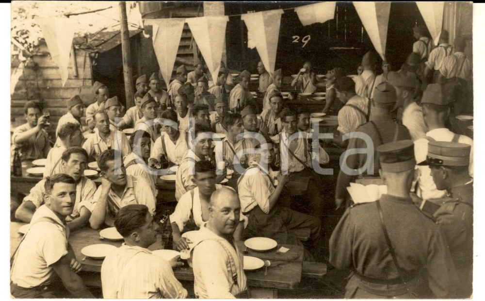 Fotografia d epoca originale 1932 VEZIN F  MIlitari di fanteria durante la refezione Fotografia FP 1