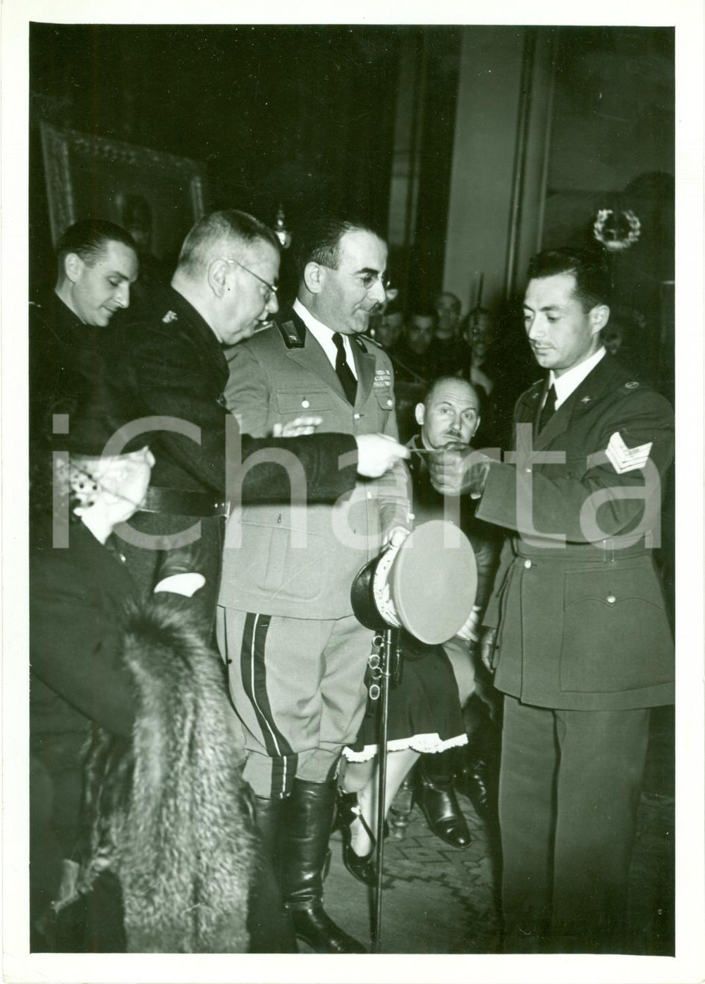 Fotografia d epoca originale 1939 MILANO Consegna tessere SocietÃ  DANTE ALIGHIERI a militari presidio FOTO 1