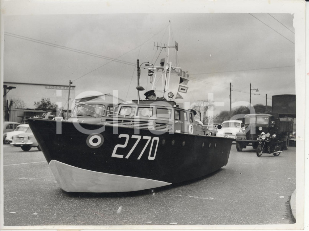 Fotografia d epoca originale 1961 HENDON UK New model of RAF high speed search and rescue launch Photo 1