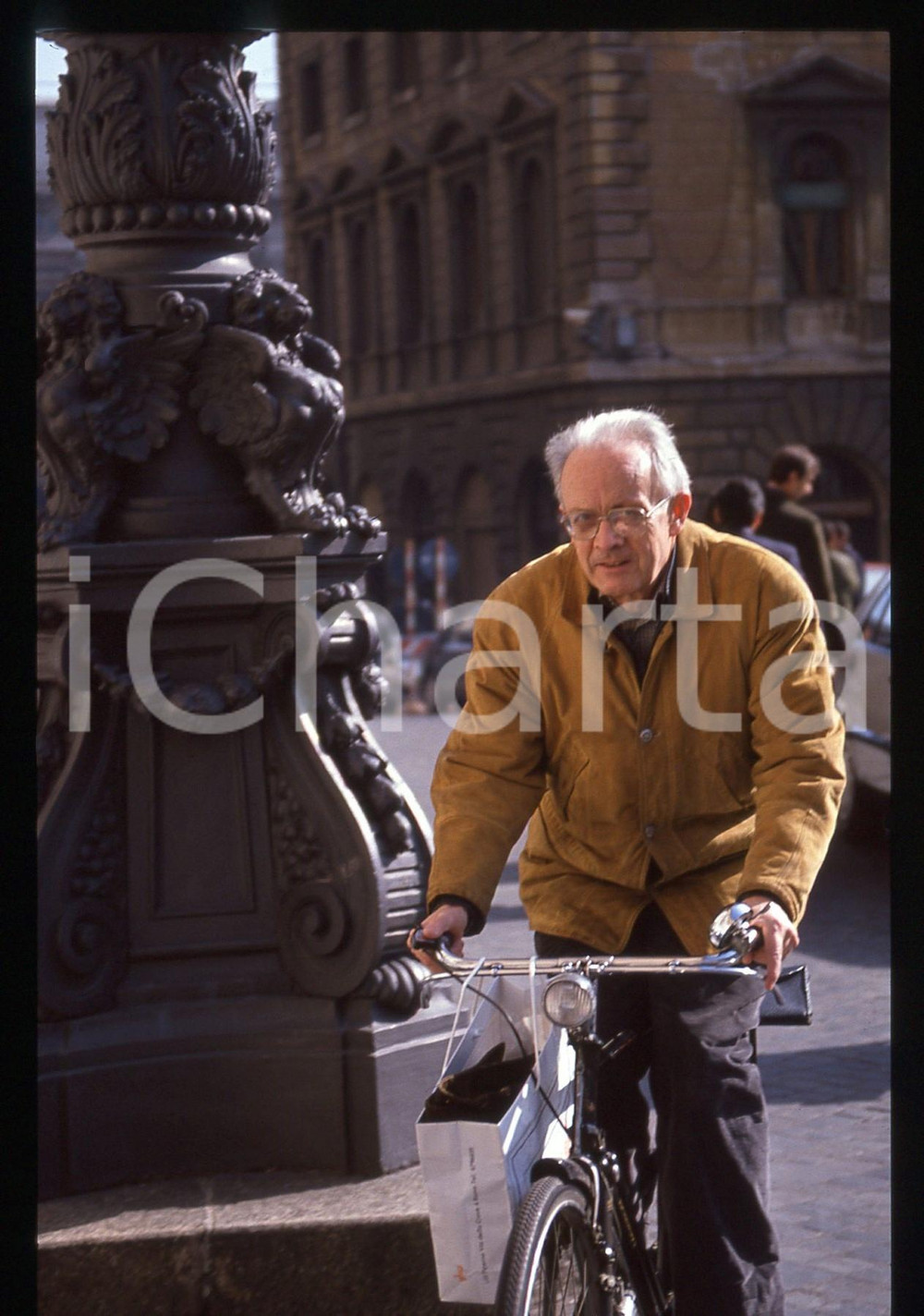35mm vintage slide* 1990 ca ROMA Giovanni BERLINGUER in bicicletta - PCI (2)