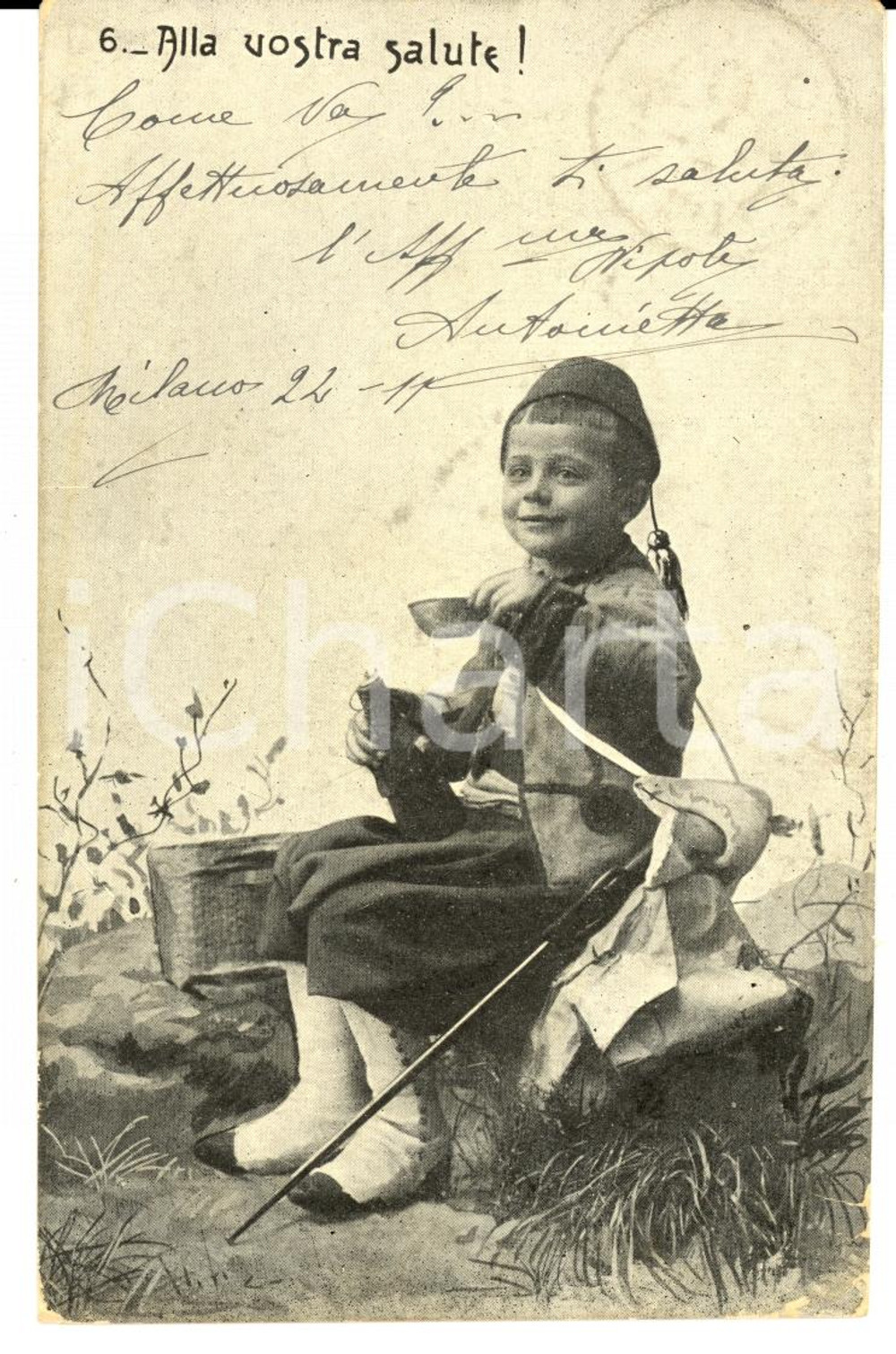 Cartolina originale da collezione 1900 ca Piccolo bevitore in costume tradizionale Cartolina VINTAGE FP VG 1