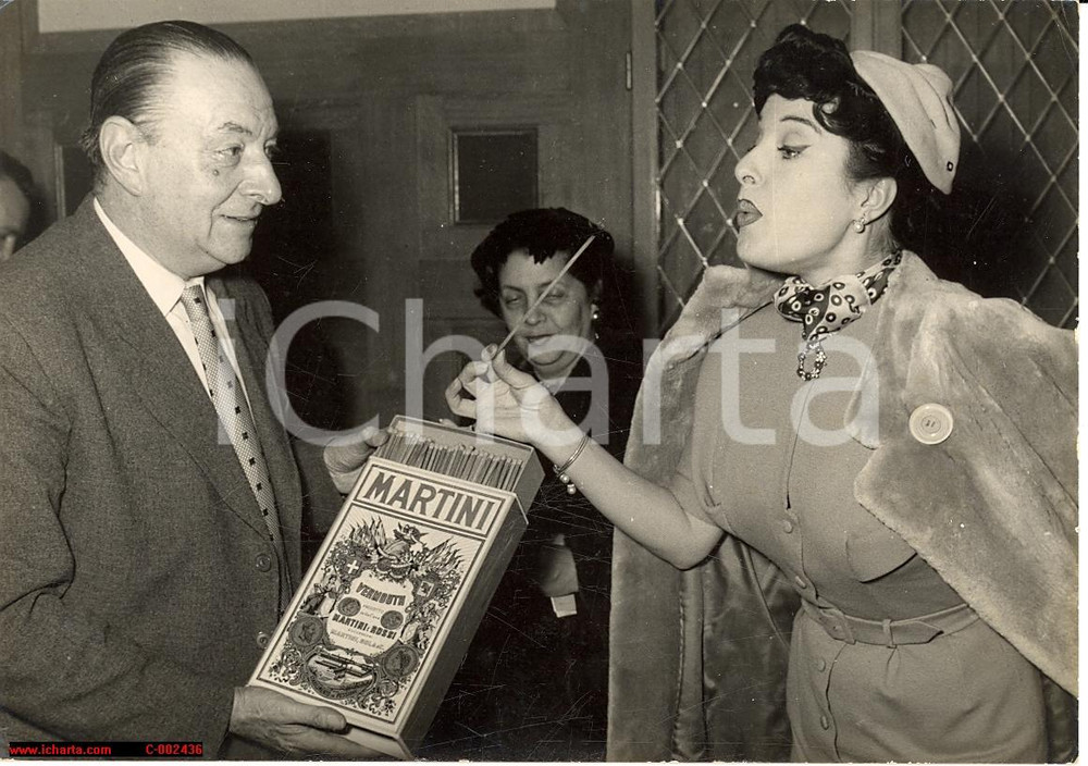 Fotografia d epoca originale 1954 BRUXELLES  Silvana PAMPANINI da MARTINI & ROSSI  Foto 15x10 cm 1