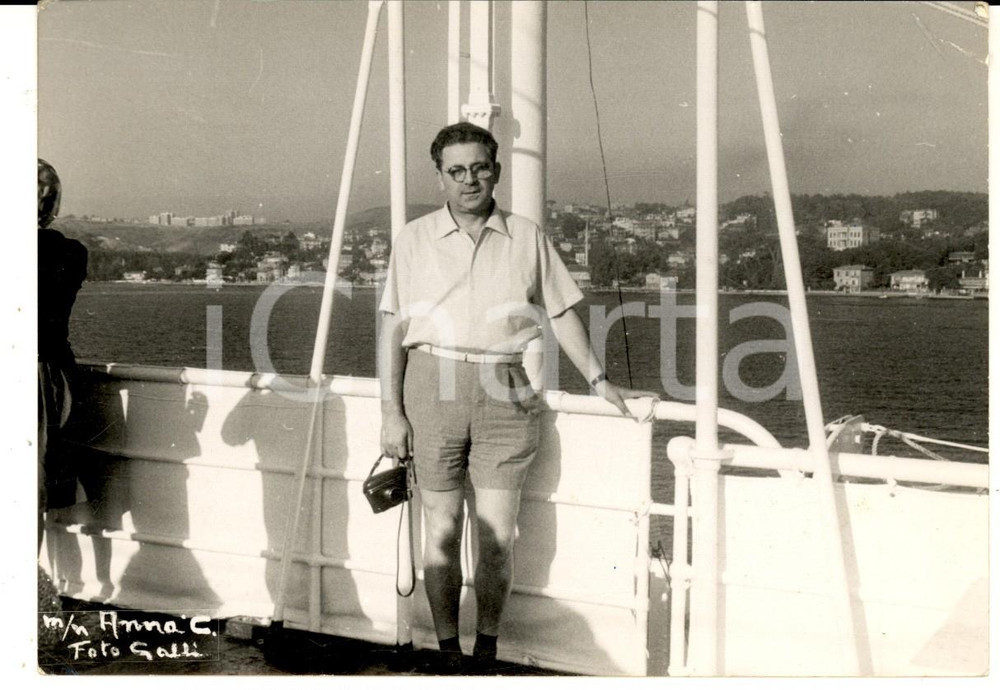 Fotografia d epoca originale 1963 COSTA CROCIERE Motonave ANNA C. Passeggero con il BOSFORO Foto 15x10 cm 1