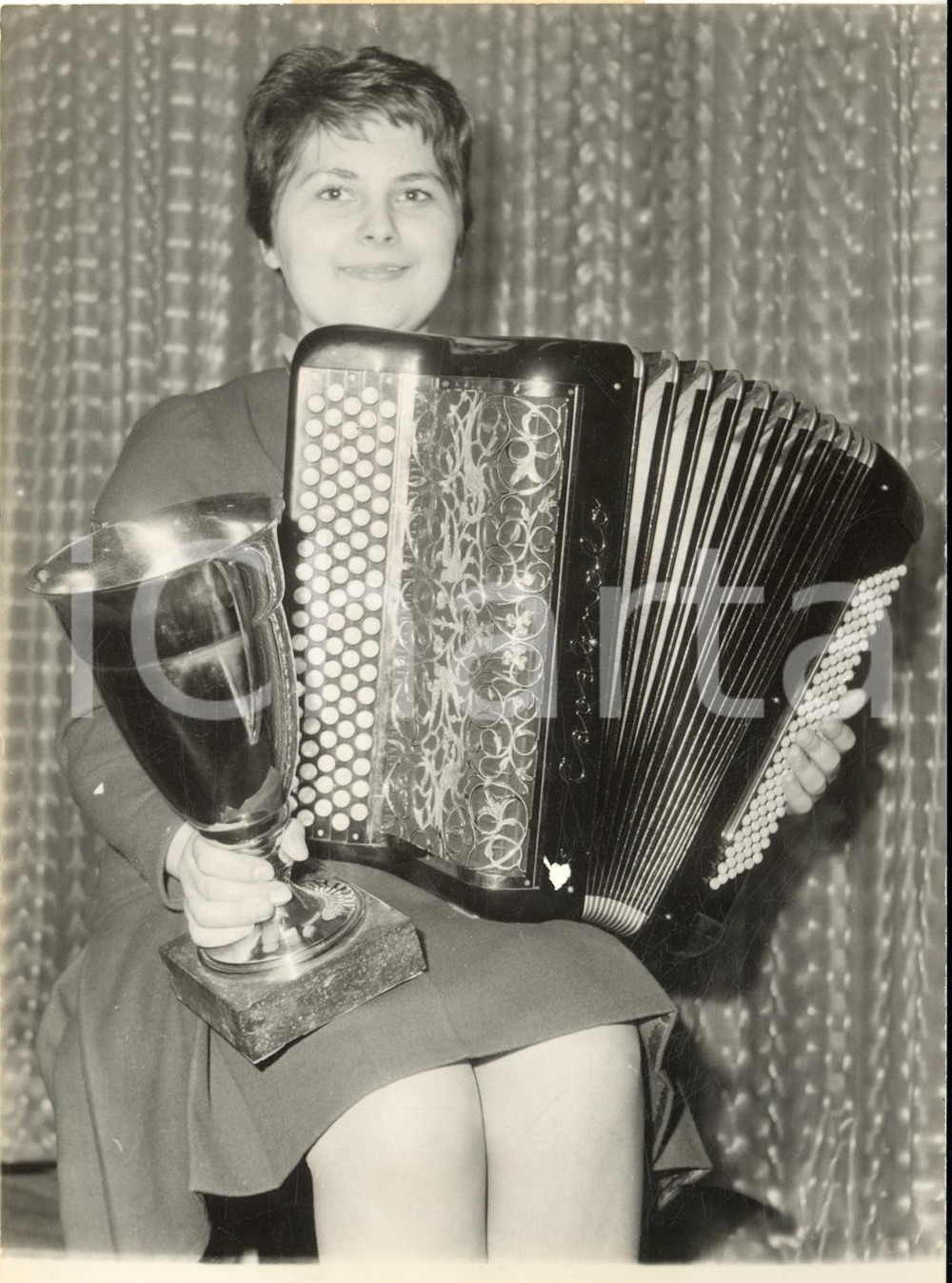 1961 PARIS Coupe de France d'accordéon - Danièle BAROU championne *Photo