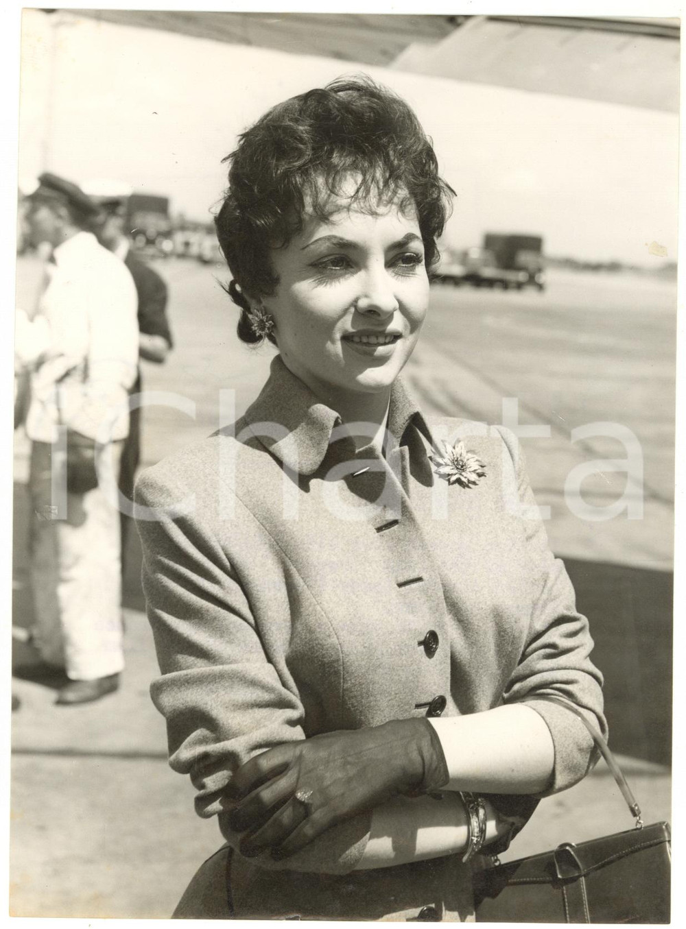 1956 LONDON Airport - Arrival of Gina LOLLOBRIGIDA for the premier of "Trapeze"