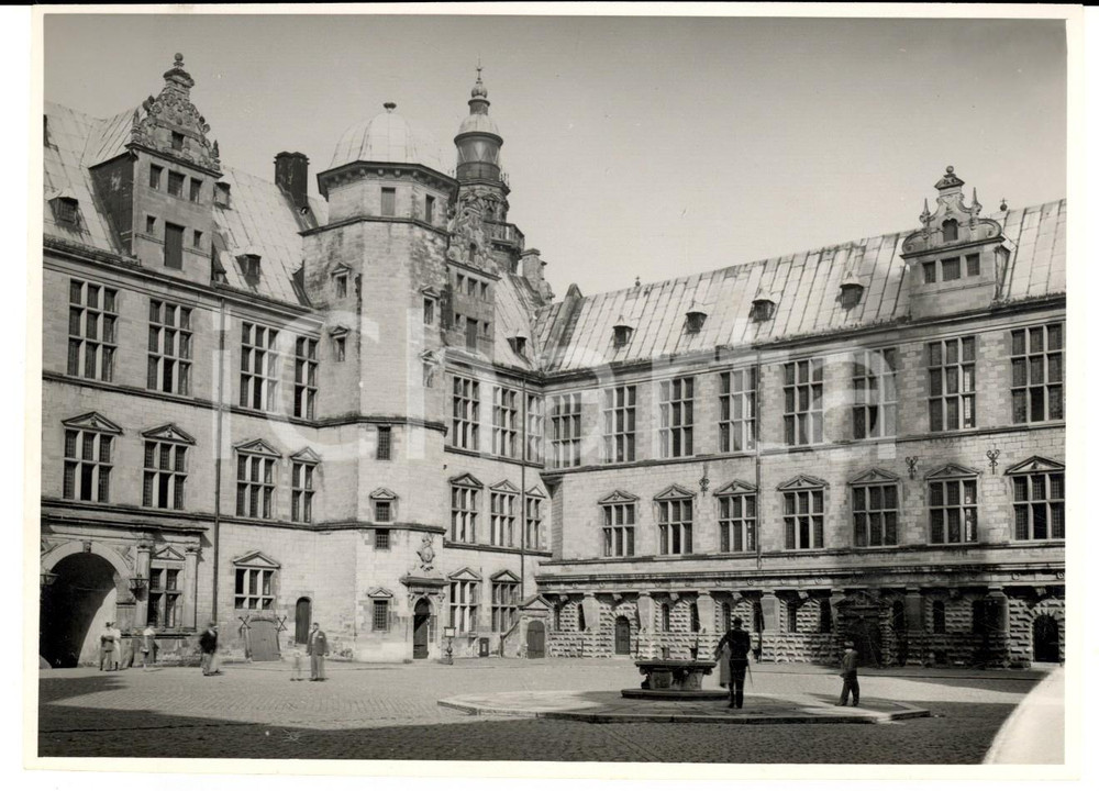 Fotografia d epoca originale 1980 ca KRONBORG DK Veduta della corte interna Foto ARTISTICA 1