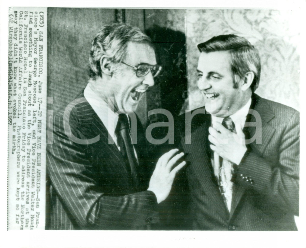 1977 SAN FRANCISCO (USA) Sindago George MOSCONE ride con Walter MONDALE *Foto Stampa su carta fotografica, d'epoca, originale, autentica.DIMENSIONI: cm 25 x 20CONDIZIONI: GOOD.    originale e autentica 1