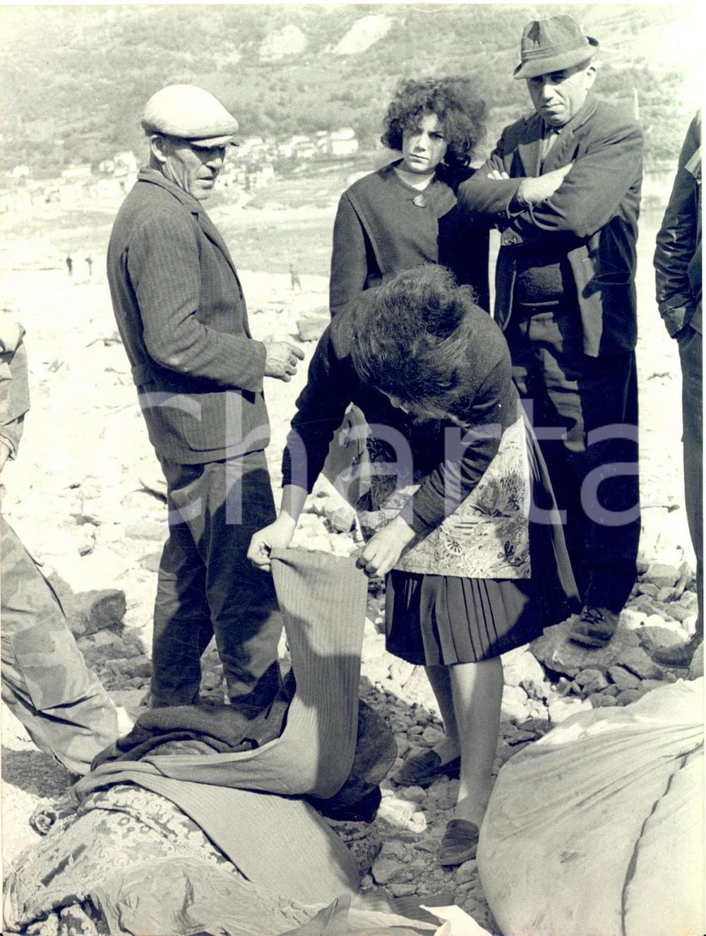 1963 TRAGEDIA DEL VAJONT Sopravvissuti nei paesi colpiti - Foto 18x24 cm