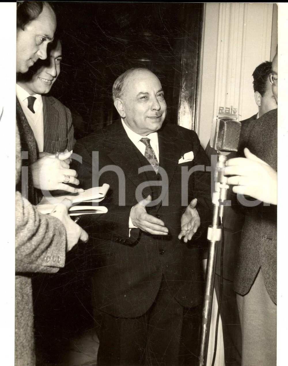 Fotografia d epoca originale 1957 ROMA Il senatore Enrico MOLE  durante la crisi del governo SEGNI Foto 14x18 1