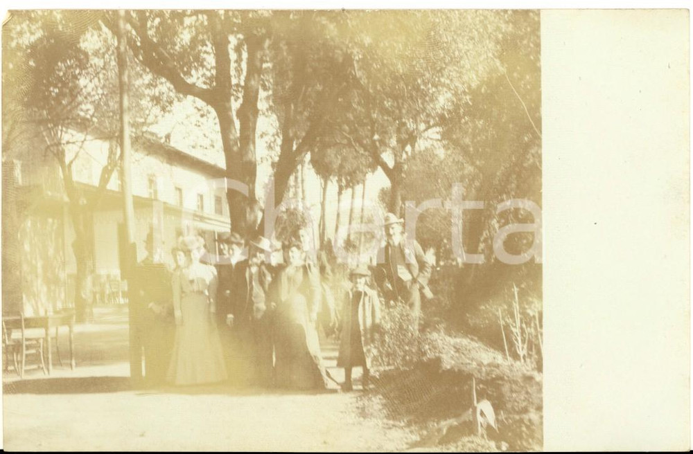 1906 TIVOLI Gruppo di amici presso dimora di campagna - Foto cartolina 