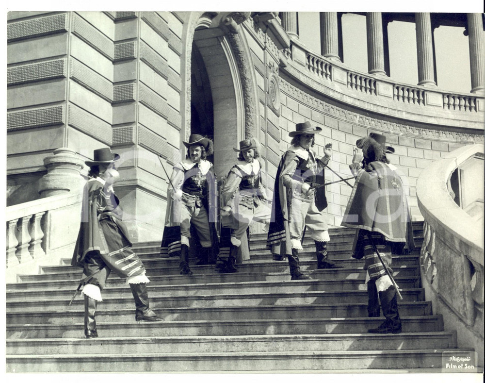 Fotografia d epoca originale 1960 ca FRANCE CINEMA Le trois mousquetaires en duel Photo VINTAGE 24x19 1