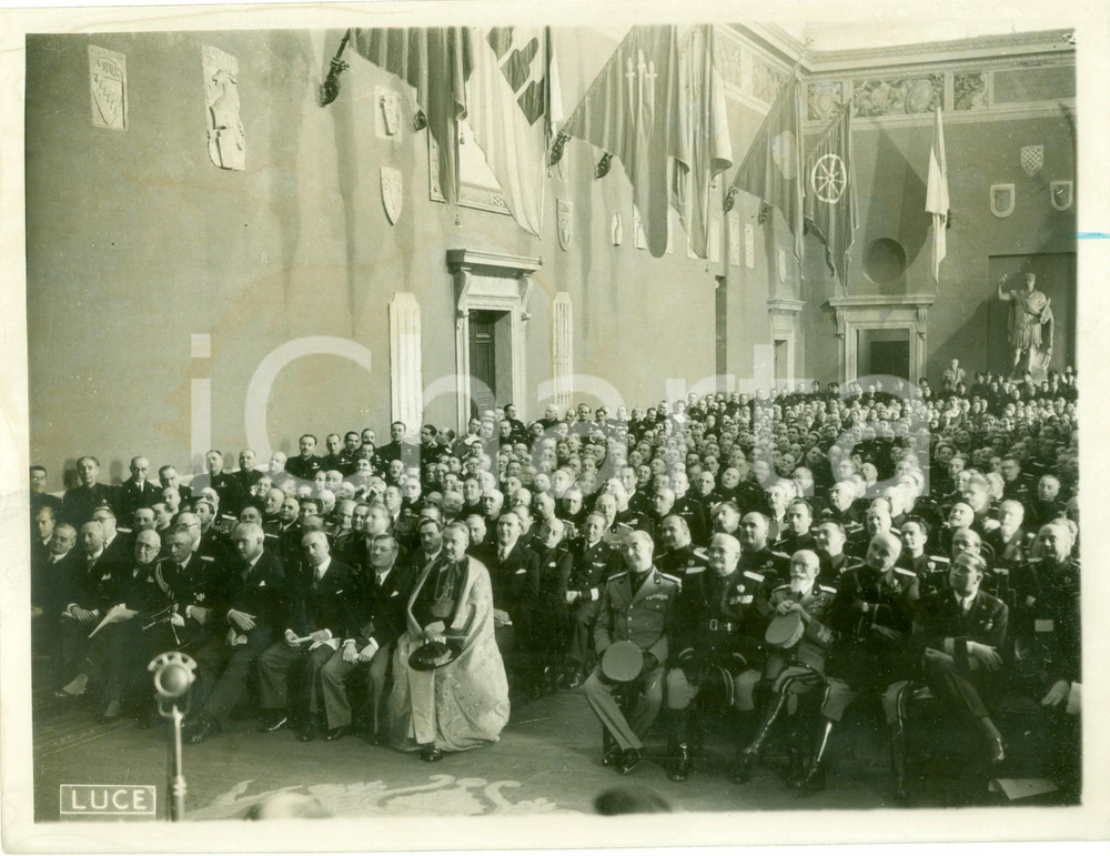 Fotografia d epoca originale 1939 ROMA Folla in CAMPIDOGLIO ascolta rapporto DUCE su ESPOSIZIONE UNIVERSALE 1