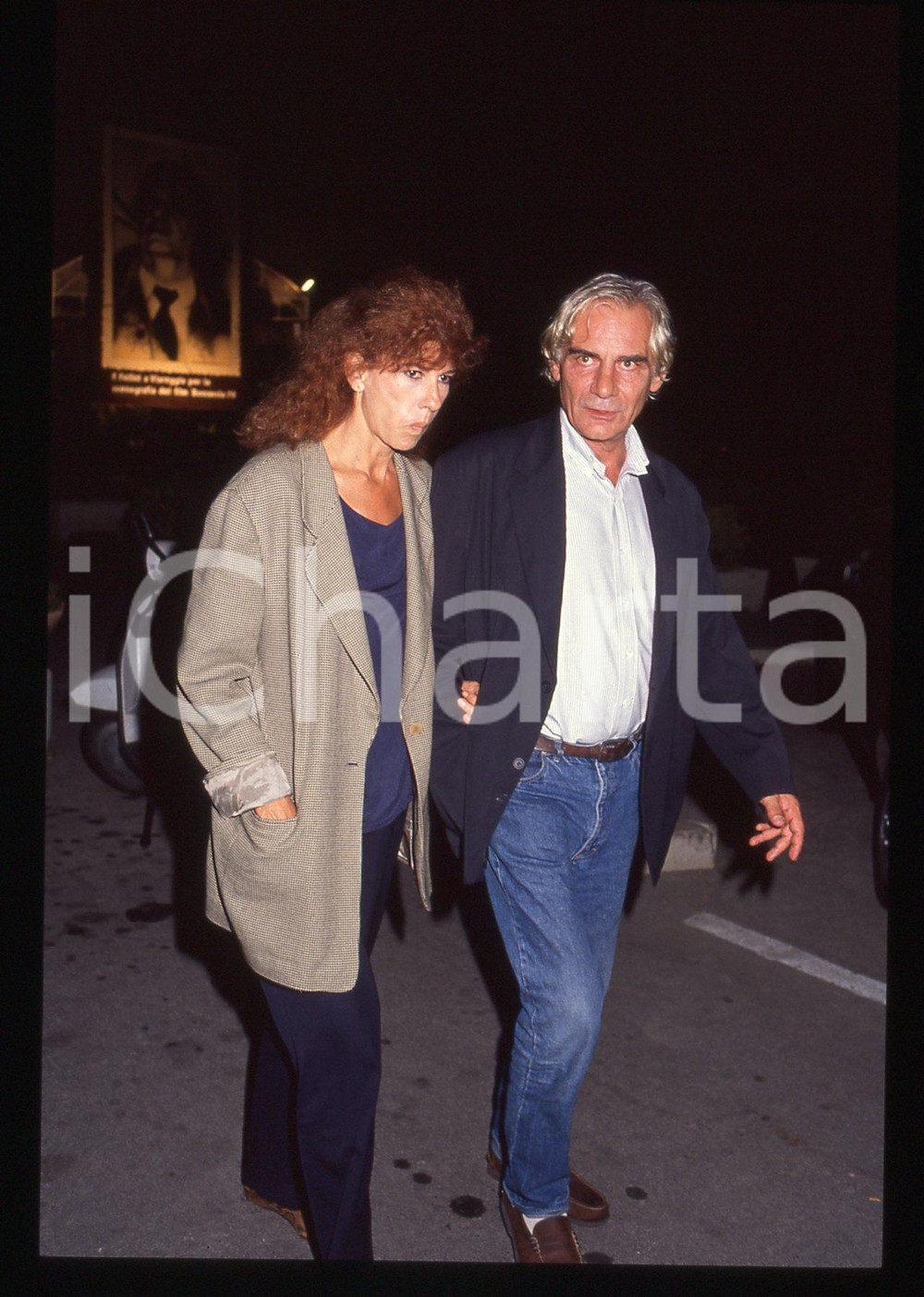 35mm vintage slide* 1990 ca ITALIA Gian Maria VOLONTÃ‰ Angelica IPPOLITO (16)  Diapositiva d'epoca, in formato 35 mm.CONDIZIONI: GOOD   Tutti i diritti riservati.E' severamente vietata la riproduzione. ICharta mette in vendita, sul negozio eBay e in esclusiva sul sito "icharta" il proprio archivio composto da numerose diapositive e negativi fotografici d'epoca, tutti originali e autentici, che attraversano la storia del costume italiano tra gli la fine degli anni Sessanta e Novanta.Si tratta di uno sguardo inedito sull'attualit&agrave;, la politica, la vita quotidiana, il gossip e la cultura, che fotografa il cambiamento della nazione in quest'ultimo scorcio del XX secolo. Un'occasione unica per il mercato del collezionismo, che vede finalmente disponibile un archivio eccezionale per vastit&agrave;, tematiche e condizioni, in un settore (il negativo fotografico e la diapositiva) di assoluta novit&agrave; e dalle interessanti prospettive di investimento.  originale e autentica 1