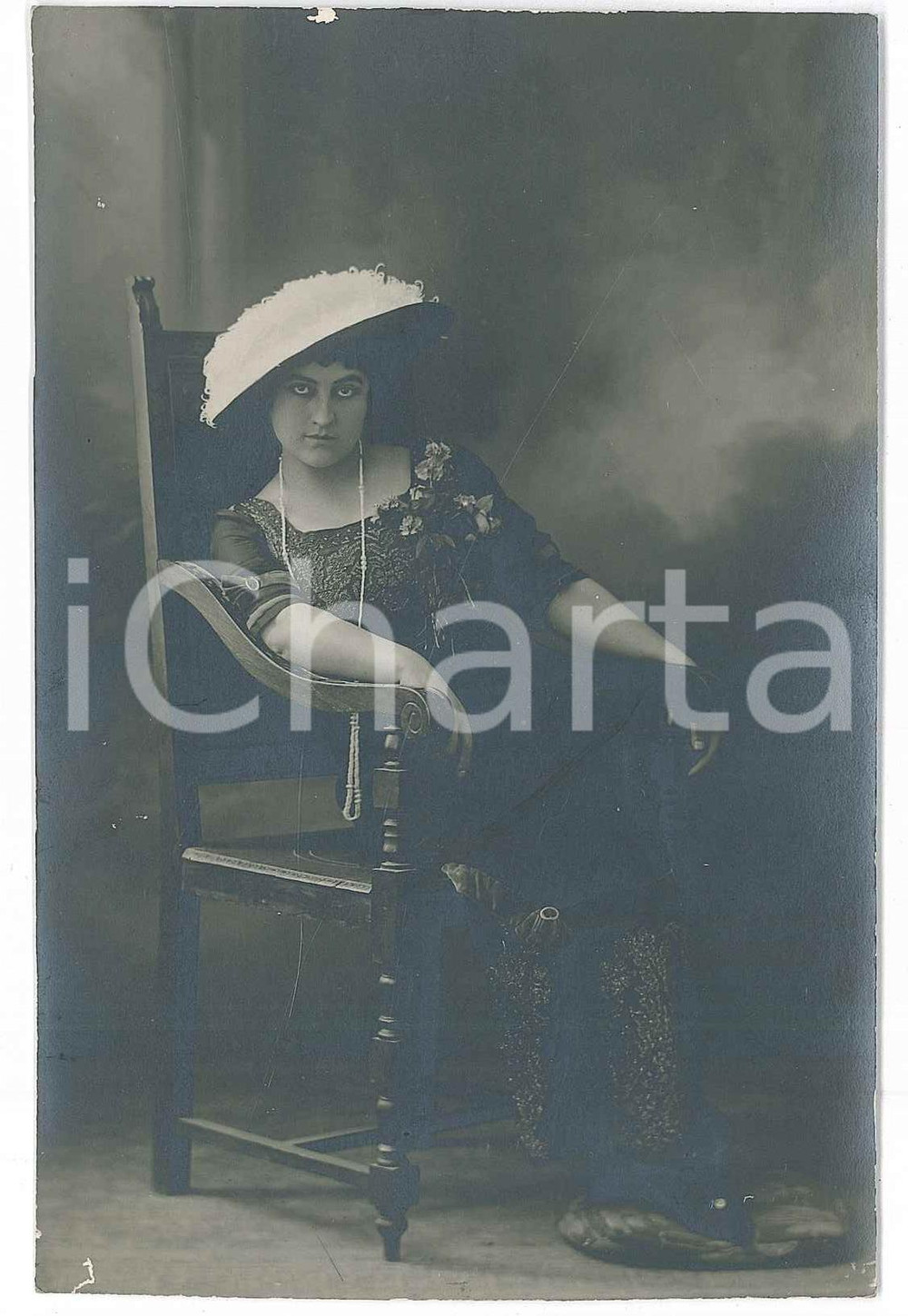 1916 REGGIO EMILIA - LIRICA Cantante Maria GERVASINI *Foto RARA AUTOGRAFA Fotografia seriale d'epoca, in formato cartolina postale, con messaggio autografo al verso.FOTOGRAFO: Fotografia Padovan - Corso Ticinese 5 Milano GOOD/buono ma difetti di stampa Formato: 9x14 cm originale e autentica 1