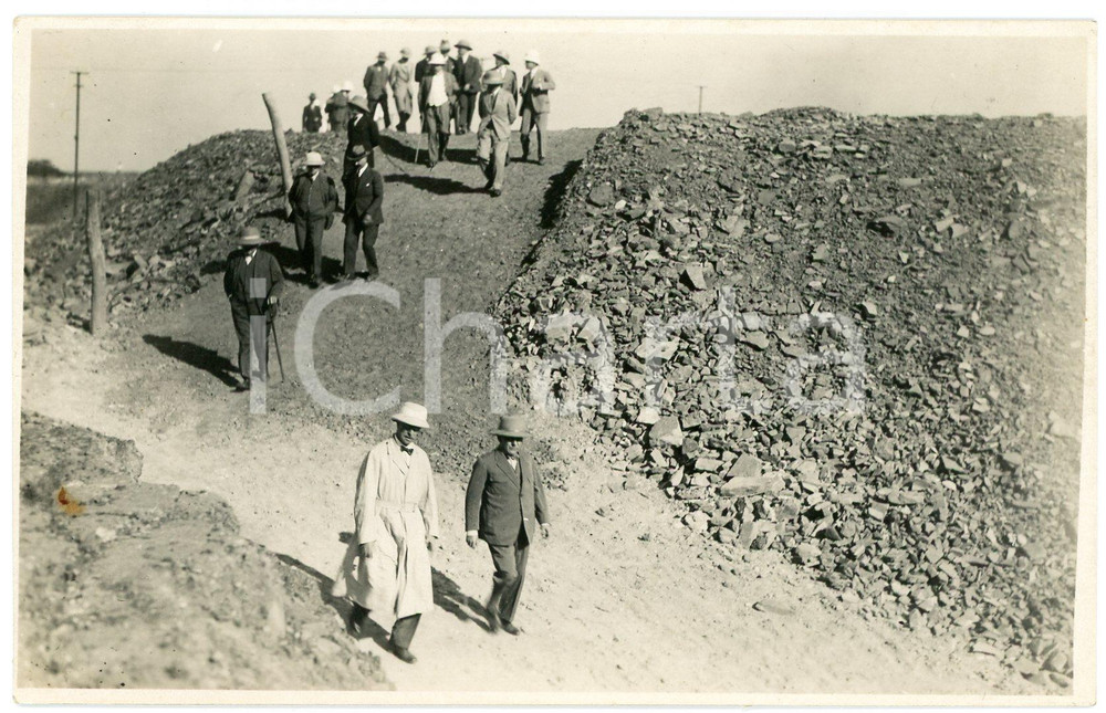 1928 CONGO BELGE - PANDA - Mines KATANGA Roi Albert Ier en visite *Photo Fotografia originale d'epoca, scattata durante la visita dei sovrani Alberto I ed Elisabetta del Belgio in Congo.Timbro del fotografo al verso.FOTOGRAFO: L&eacute;opold Gabriel - Panda - Katanga GOOD/buono  Formato: 14x9 cm originale e autentica 1