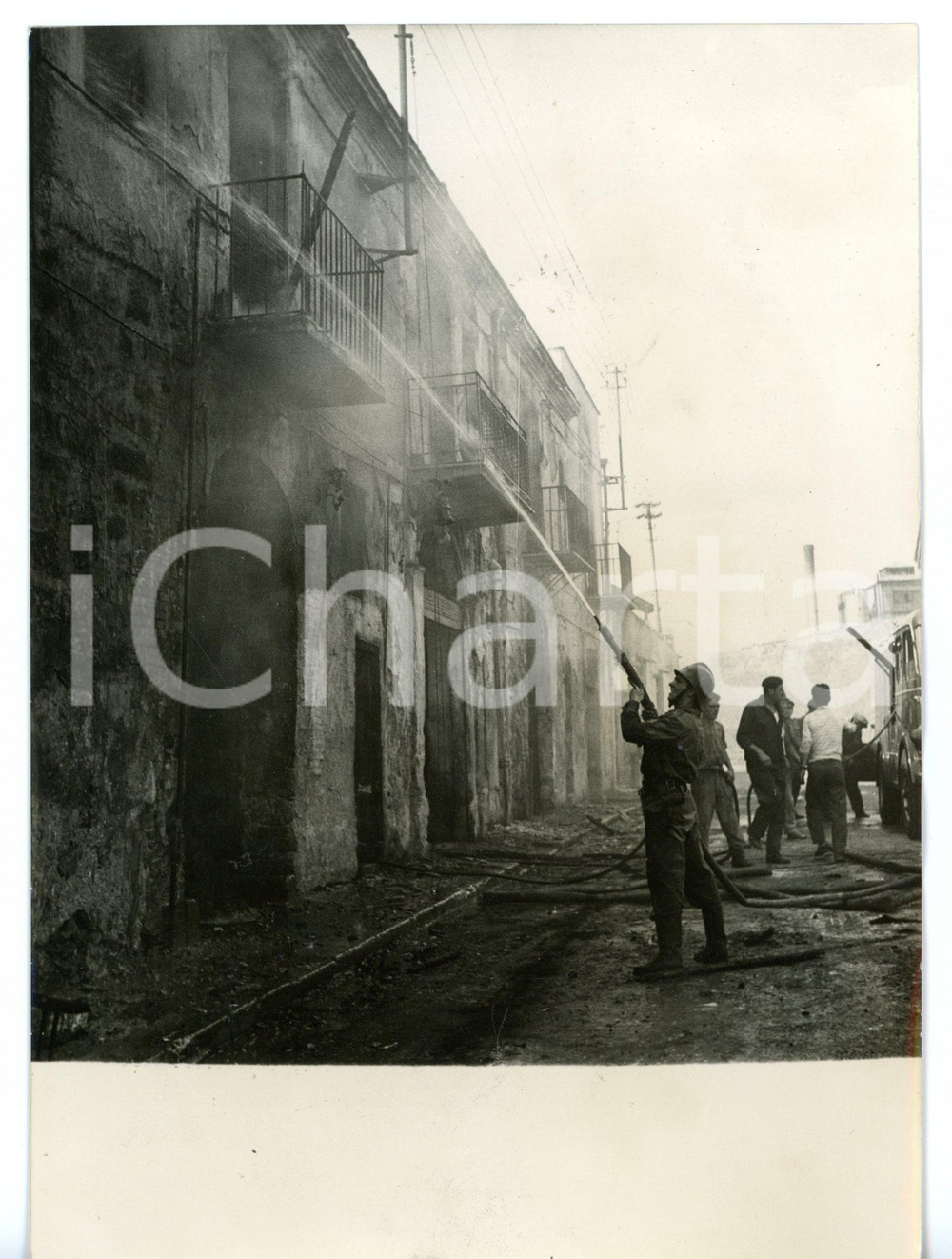 1959 PALERMO Officina del gas - Vigile del Fuoco estingue incendio *Foto 13x18