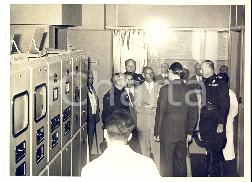 Fotografia d epoca originale 1939 MILANO Visita di gerarchi in un industria Fotografia 24x18 1