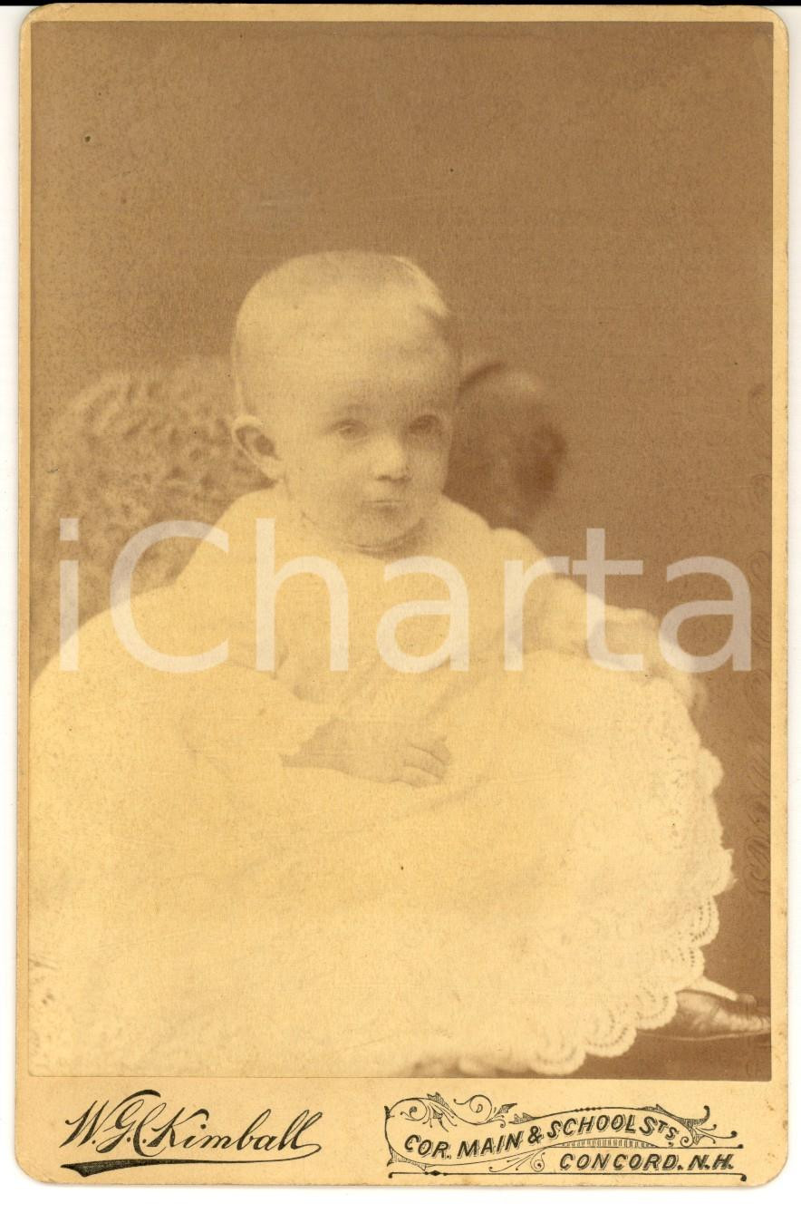 Fotografia d epoca originale 1890 ca CONCORD NH, USA Ritratto di un bambino di pochi mesi  W. G. KIMBALL 1