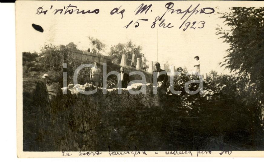 Fotografia d epoca originale 1923 MONTE GRAPPA Famiglia di ritorno da una gita Foto VINTAGE 11x8 cm 1