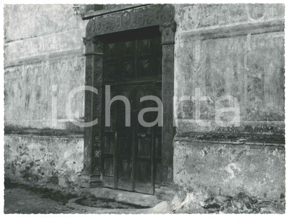 1955 ca PISOGNE Chiesa S. MARIA IN SILVIS -Portale ^Foto Gualtiero LAENG FIRMATA