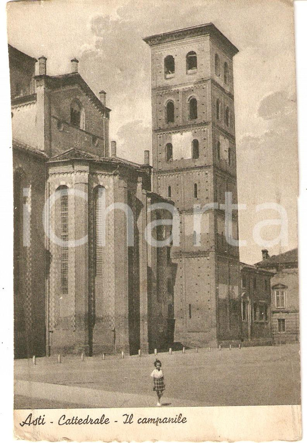 Cartolina originale da collezione 1950 ca ASTI Bambina in posa davanti a Cattedrale SANTA MARIA ASSUNTA *Cartolina 1