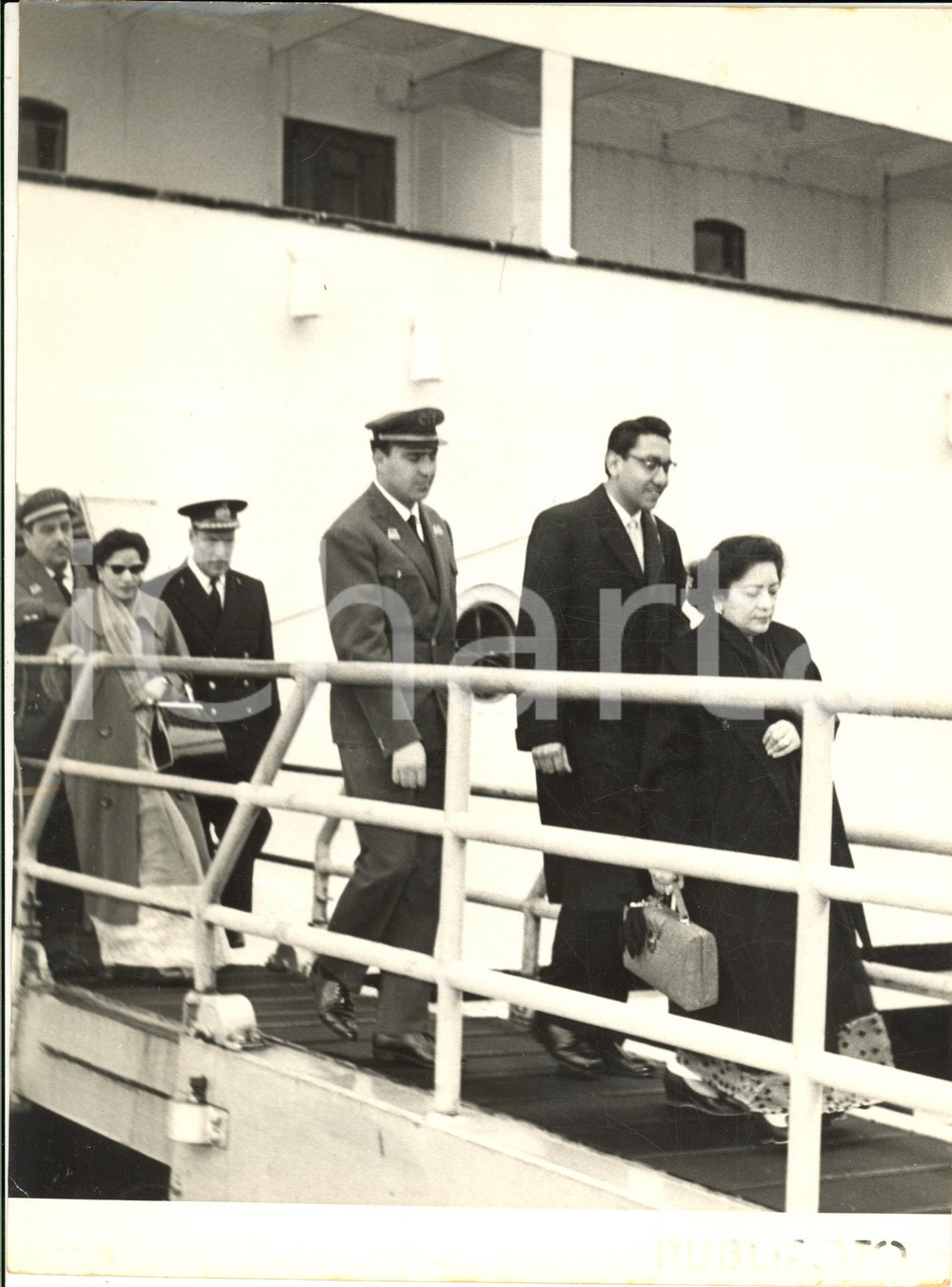 1959 NAPOLI Le regine del NEPAL sbarcano dalla Motonave SATURNIA *Foto 18x24