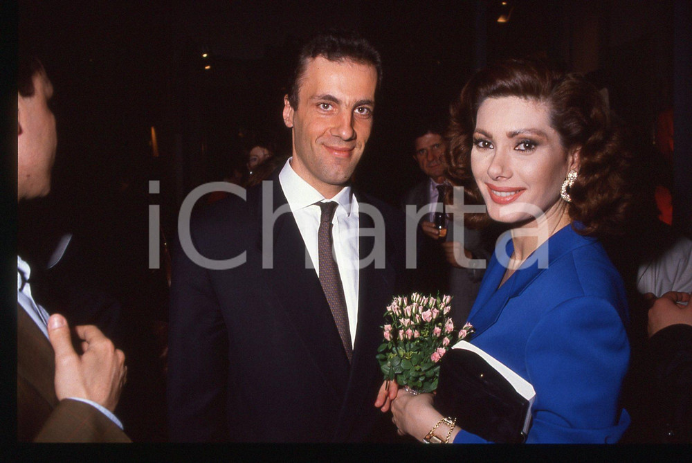 35mm vintage slide* 1995 ca MODA Edwige FENECH Party dopo la sfilata (1)