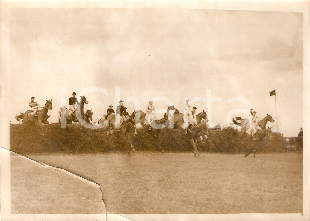 Fotografia d'epoca originale 1940 LIVERPOOL (UK) Salto prima barriera GRAND NATIONAL 1