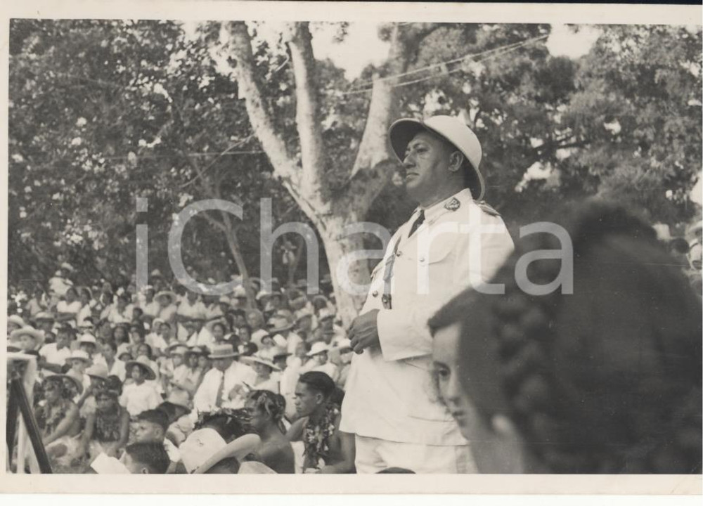 Fotografia d epoca originale 1937 PAPEETE Polinesia FESTA 14 LUGLIO un gendarme REAL PHOTO cm 13,5 x 8,5 1