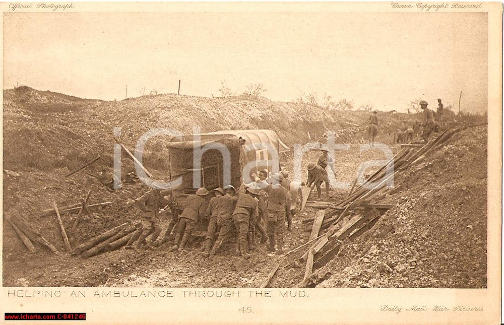 Cartolina originale da collezione 1916 DAILY MAIL BATTLE PICTURES Soldati aiutano ambulanza 1