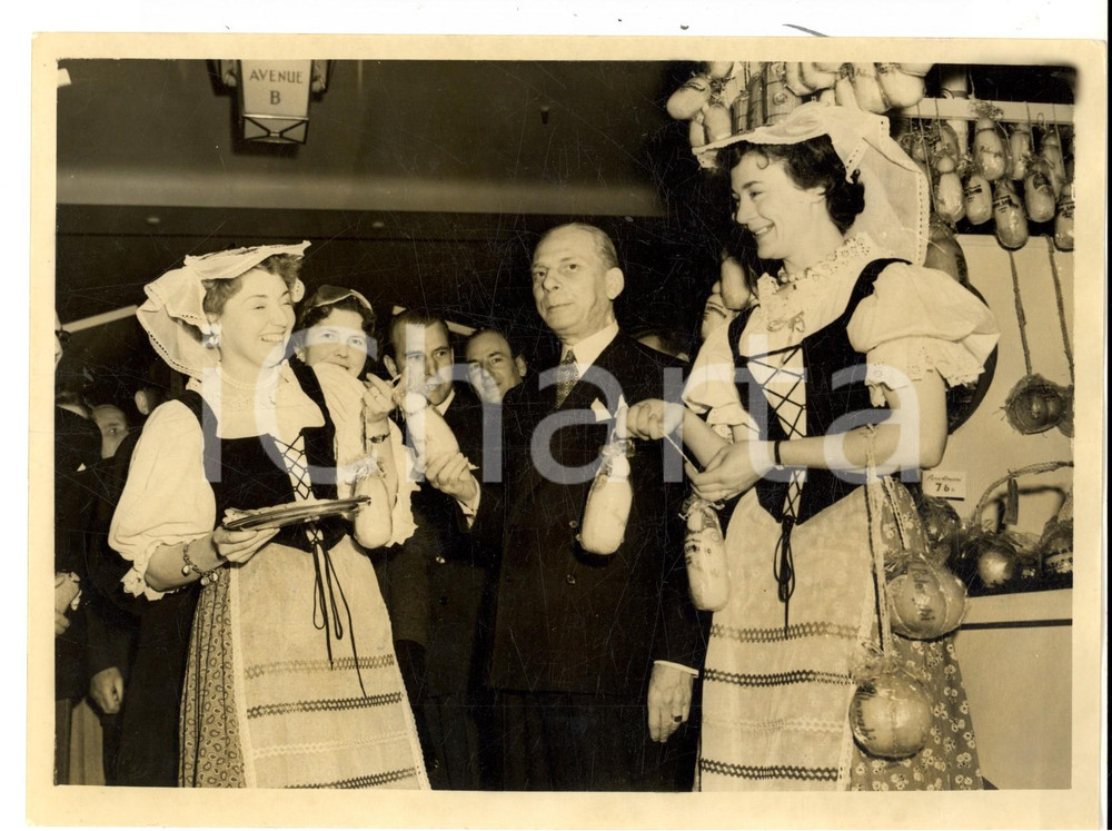 Fotografia d epoca originale 1955 LONDON Italian ambassador Vittorio ZOPPI opens ITALY IN KINGSDOM Photo 1